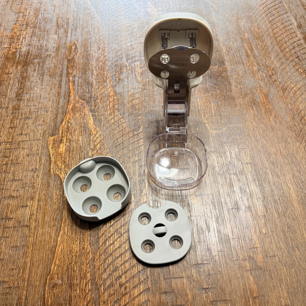 Pre-Owned Pampered Chef’s Cherry & Olive Pitter - Picture 6 of 7